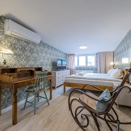 Lejlighed Deco With Terrace By Oneapartments